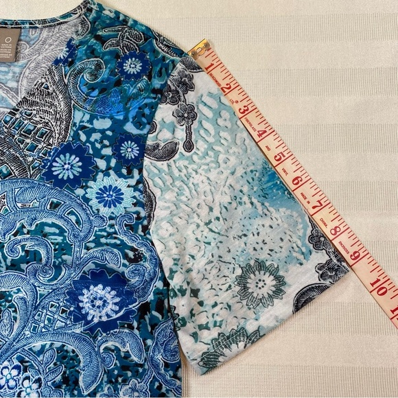Chico's Short Sleeve Top Tee Paisley Floral Sz 0 (4 or Small) Pullover V-neck - Picture 8 of 13